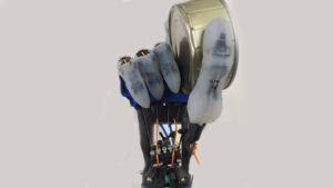 Fapes apoia pesquisadores da Ufes a desenvolverem prótese de mão robótica