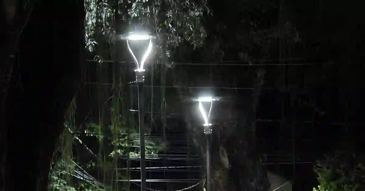 Alfredo Chaves Moderniza Iluminação da Alameda José Seme com Novos Postes e Luminárias