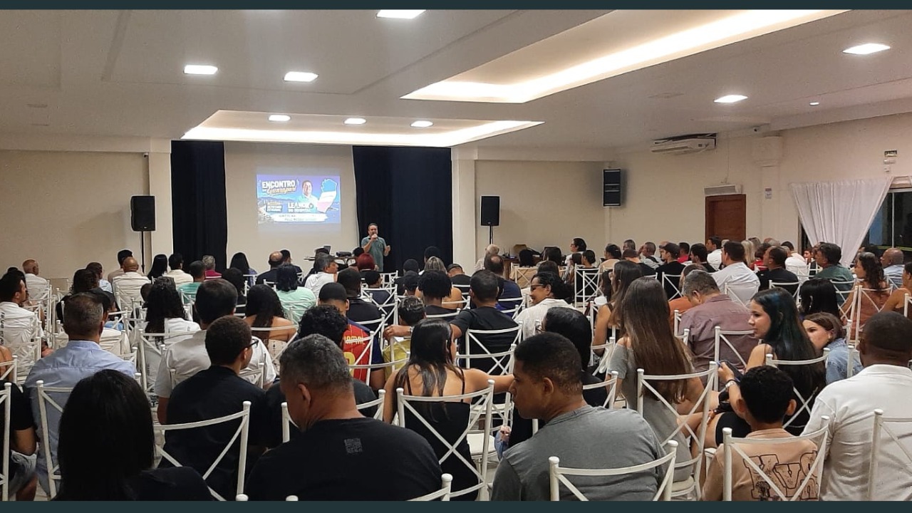 Leandro do Hospital reúne mais de 300 lideranças em encontro político em Guarapari