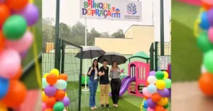 Alfredo Chaves inaugura brinquedopraças no Cajá e em Ibitiruí