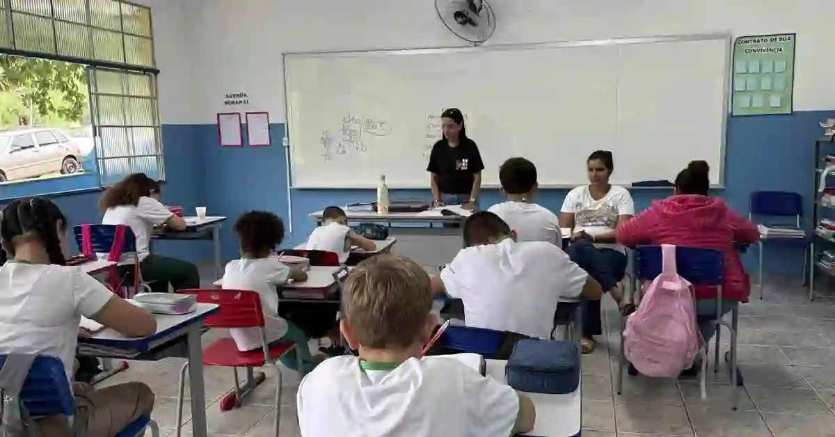 Alfredo Chaves propõe premiação de até R$ 15 mil para valorizar profissionais da educação