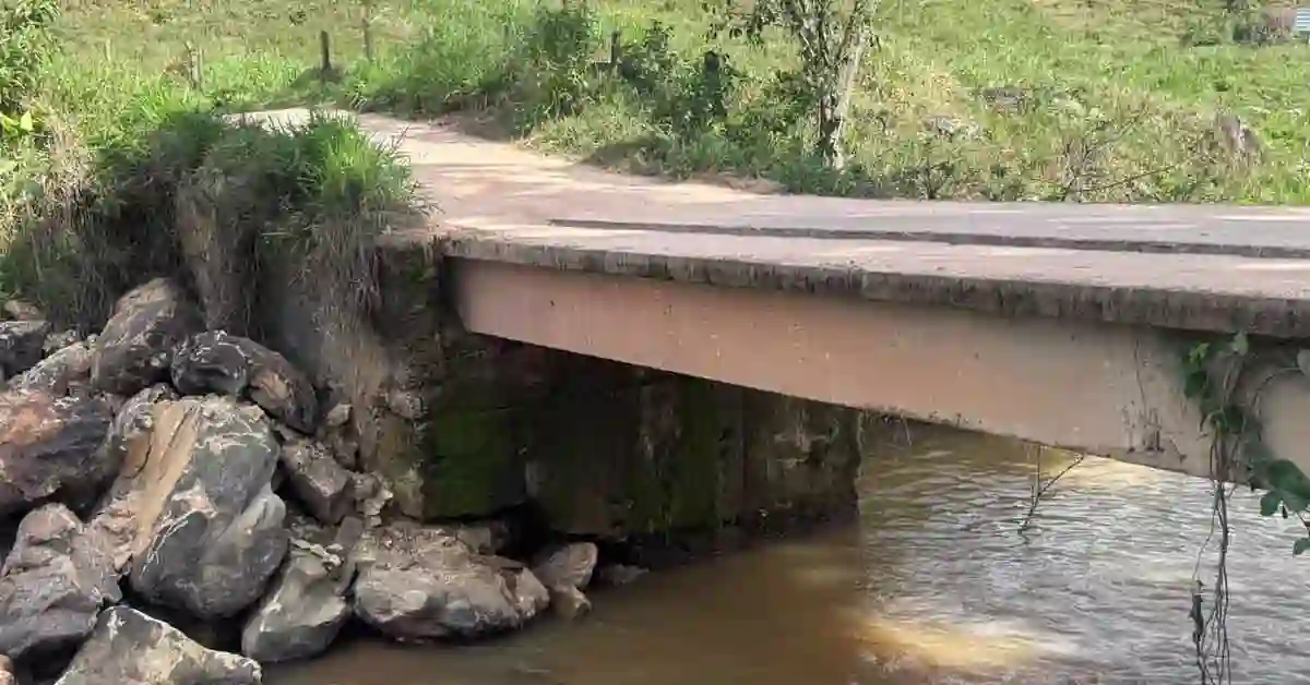 Alfredo Chaves restringe tráfego de veículos pesados em ponte de Duas Pontes