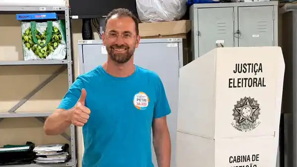 Perdeu a cadeira por 2 mil votos e venceu Anchieta por mais de 8 mil: a noite agridoce de Fabrício Petri